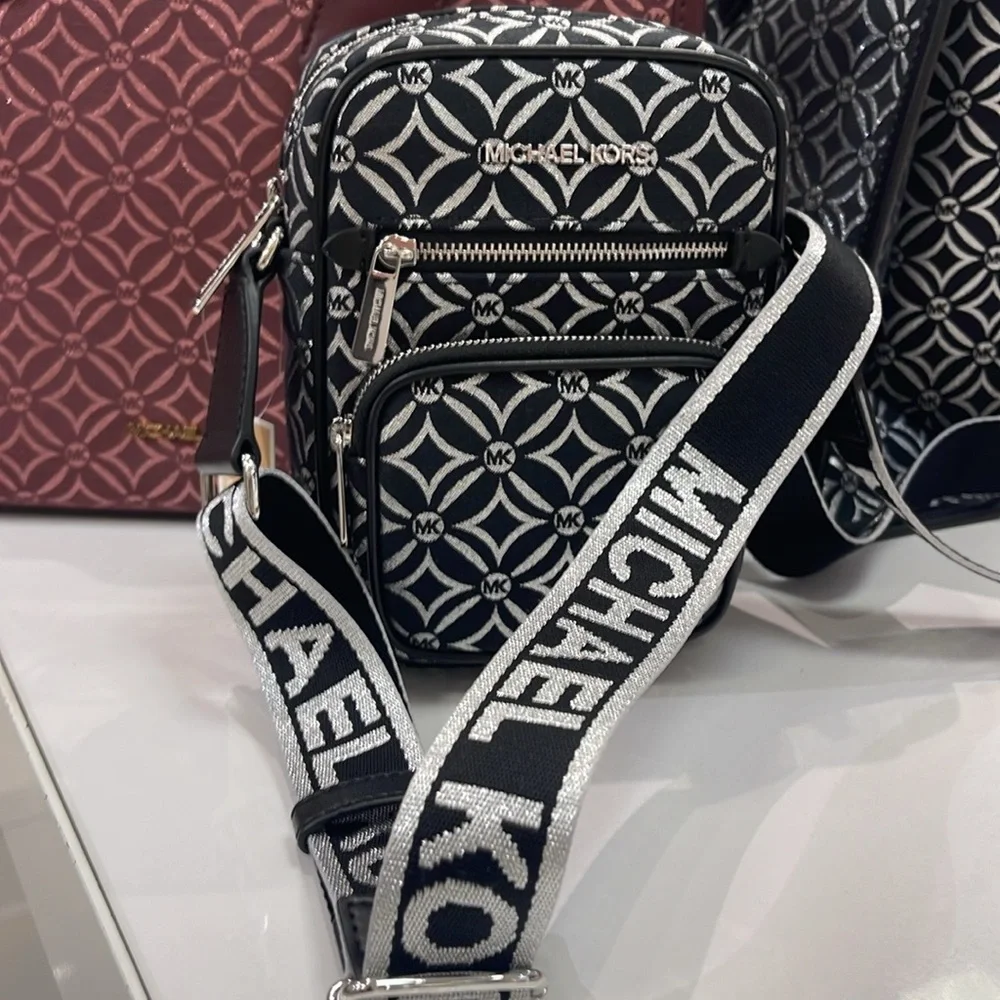 Michael Kors Jet Set Medium Signature Logo Crossbody Bag
Black /Silver Jacquard - Picture 5 of 16